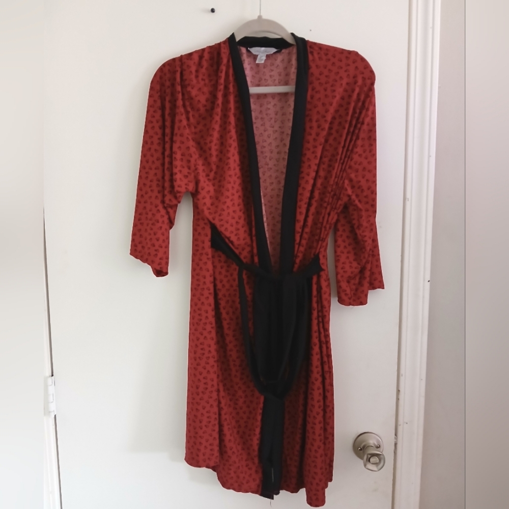 Marilyn Monroe Elegant Red and Black Heart Wrap Robe